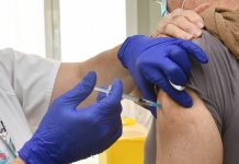 Ya pueden pedir cita para vacunarse con Pfizer las personas de 70 a 79 años