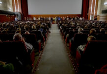 ‘La imagen permanente’ de Laura Ferrés llena el Cine Capri de El Prat en un preestreno de agradecimiento a la ciudad donde ha sido rodada