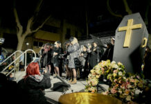 La lectura del testamento de Su Majestad Carnaval y el encendido de la hoguera de la Cuaresma ponen fin a una semana bajo el mandato de la Avaricia