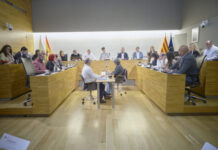 El Prat celebra el primer plenario municipal con Alba Bou como alcalde