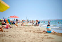 El agua en la playa de Prat mantiene una excelente calidad