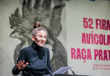 Maria Nicolau, locutora de la Feria Avícola, reivindica la Pata Azul como «una manera de crear un mundo lleno de cosas bellas»