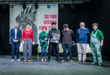 El ciclo de Producción Agroecológica del INS Les Salines se llevó el premio al mejor gallo de raza Pota Blava en la Feria Avícola