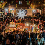 ¡Ya podemos disfrutar del Belén número 25 en la plaza de la Vila, obra de los mayores de El Prat!