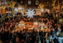 ¡Ya podemos disfrutar del Belén número 25 en la plaza de la Vila, obra de los mayores de El Prat!